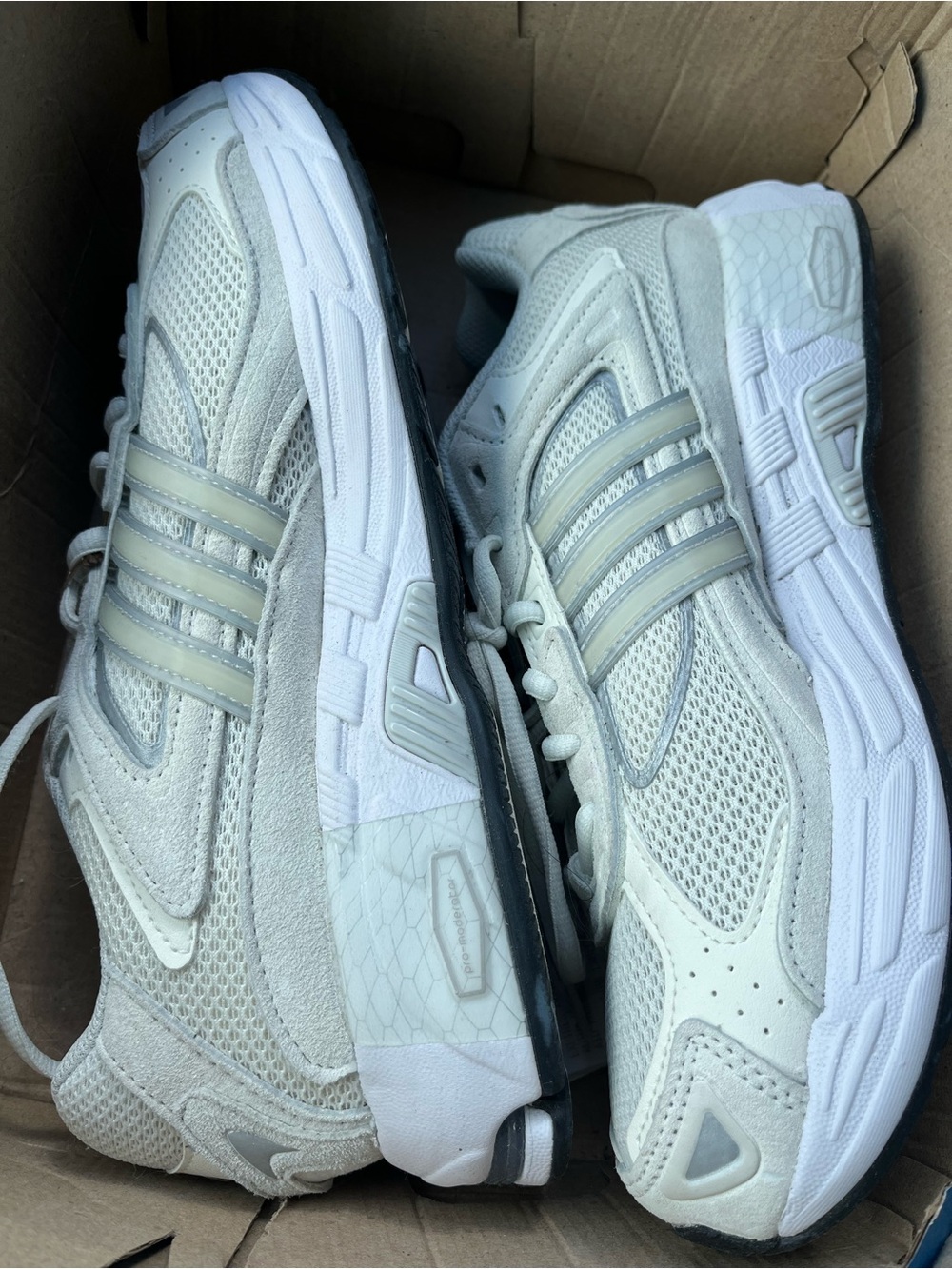 adidas Response CL Women’s Athletic Shoes — Off-White and Light Gray